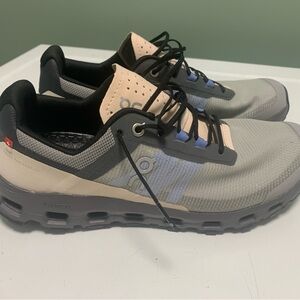 Women size 10  On Cloudvista Sneakers. Alloy Black.  Great condition